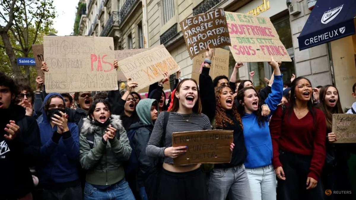Aksi unjuk rasa pelajar di Paris menuntut perbaikan kondisi sekolah