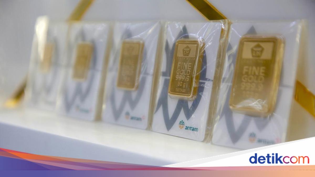 Batangan emas Antam logam mulia yang mengalami penurunan harga di Medan