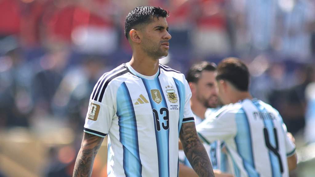 Bek Argentina Cristian Romero Tolak Jabat Tangan Donald Trump di Final Piala Dunia