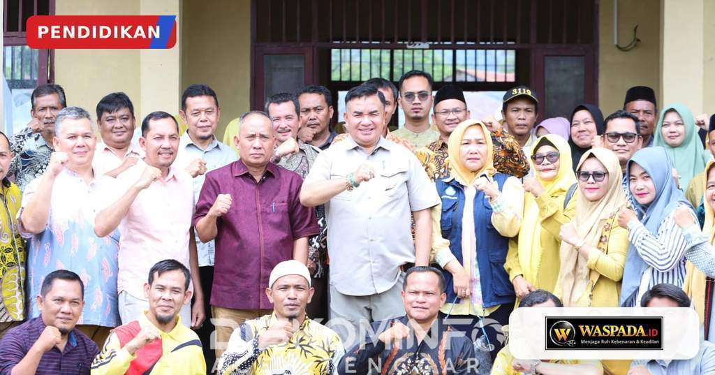 Bupati Salim Fakhry saat memberikan apresiasi kepada guru di Aceh Tenggara