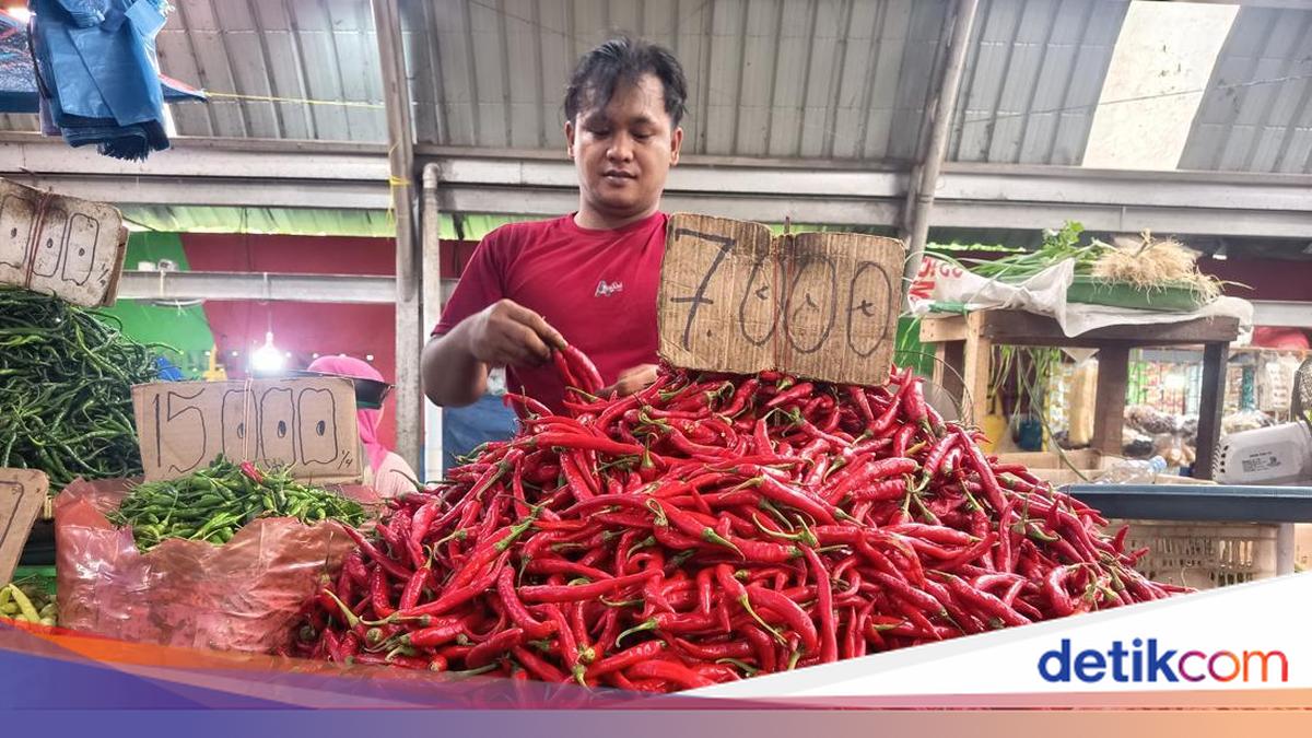 Cabai merah segar di pasar tradisional Medan