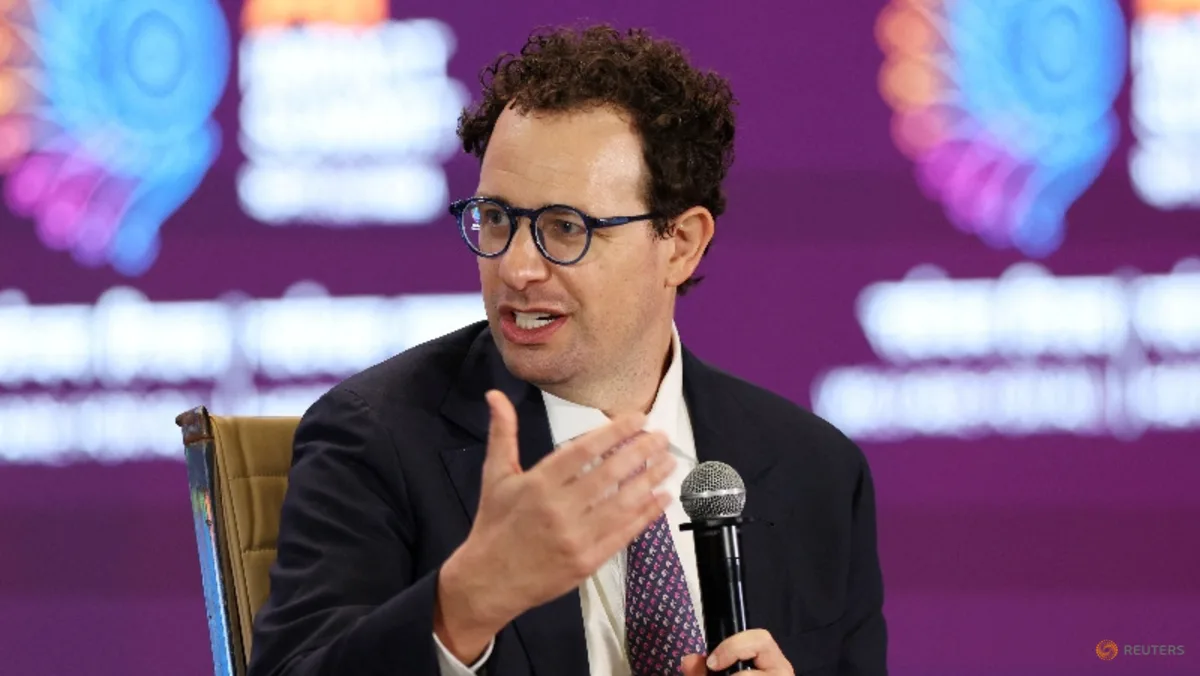 CEO Anthropic Dario Amodei berbicara dalam konferensi teknologi terkait keamanan kecerdasan buatan