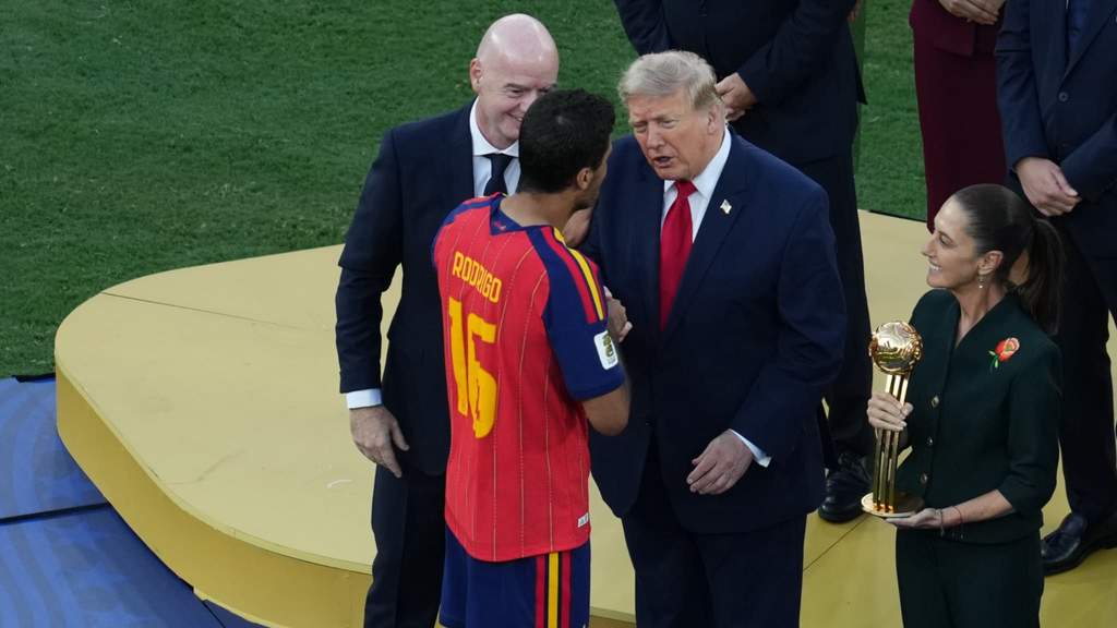 Donald Trump Ikut Naik ke Podium Juara Piala Dunia 2026, Picu Momen Canggung