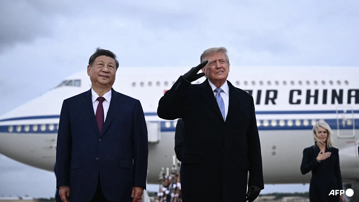 Donald Trump menyambut kedatangan Xi Jinping di Joint Base Andrews