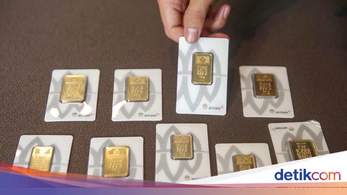 Ilustrasi emas batangan Antam yang mengalami penurunan harga di Medan