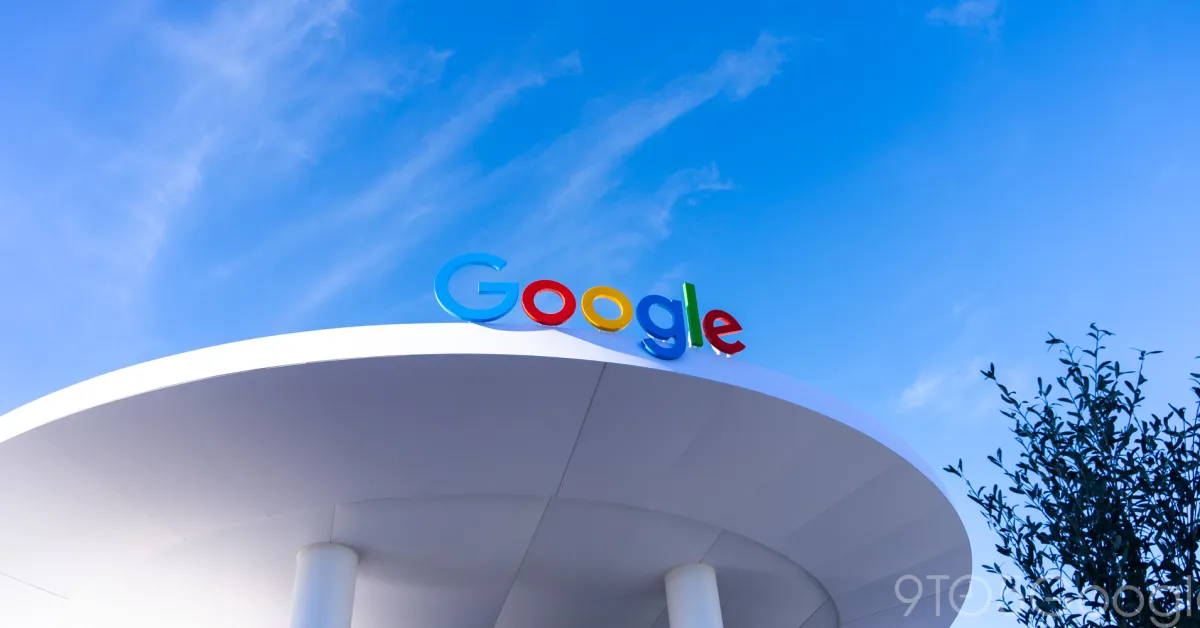 Ilustrasi layar smartphone menampilkan aplikasi Google Flights untuk memesan tiket pesawat murah