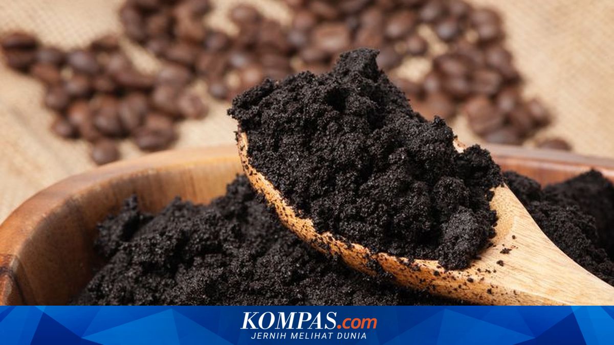 Ilustrasi pembersihan kloset menggunakan ampas kopi di kamar mandi