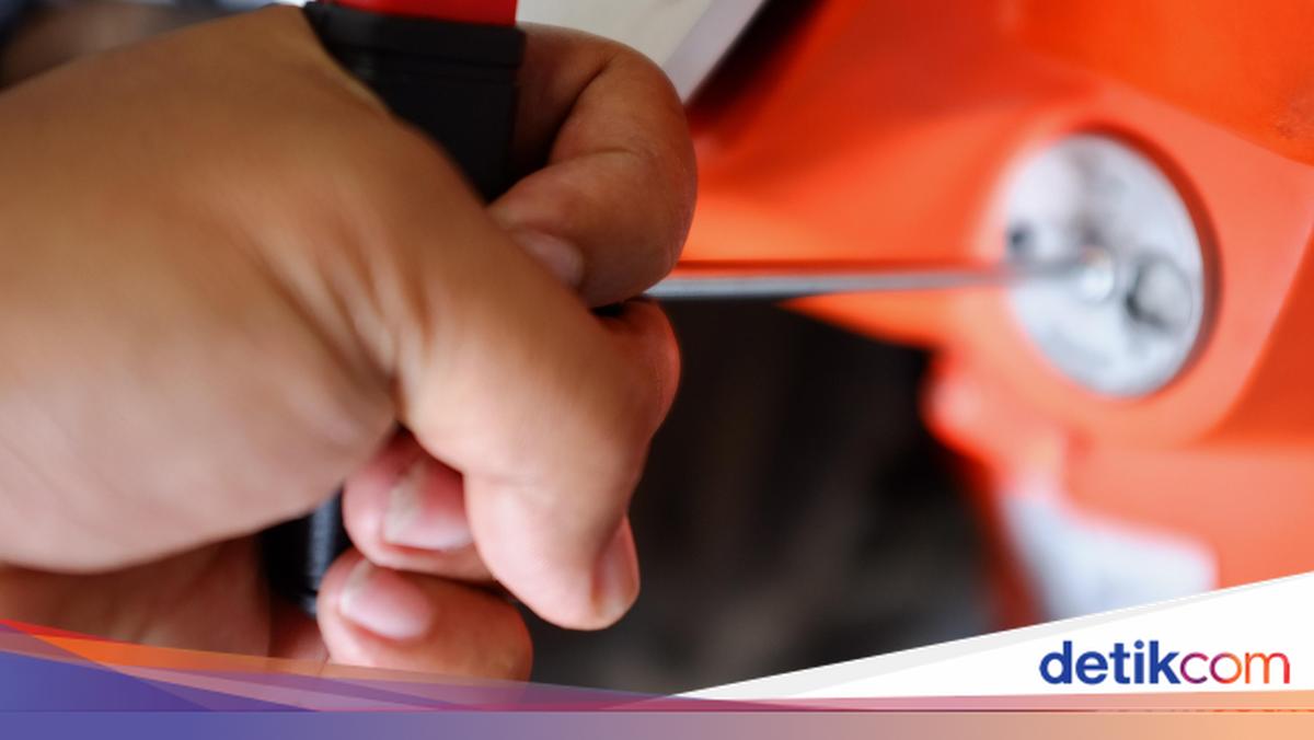 Ilustrasi penangkapan pelaku pencurian sepeda motor oleh aparat kepolisian