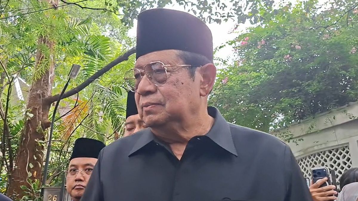 Ilustrasi penelusuran hoaks foto SBY menulis surat wasiat di rumah sakit