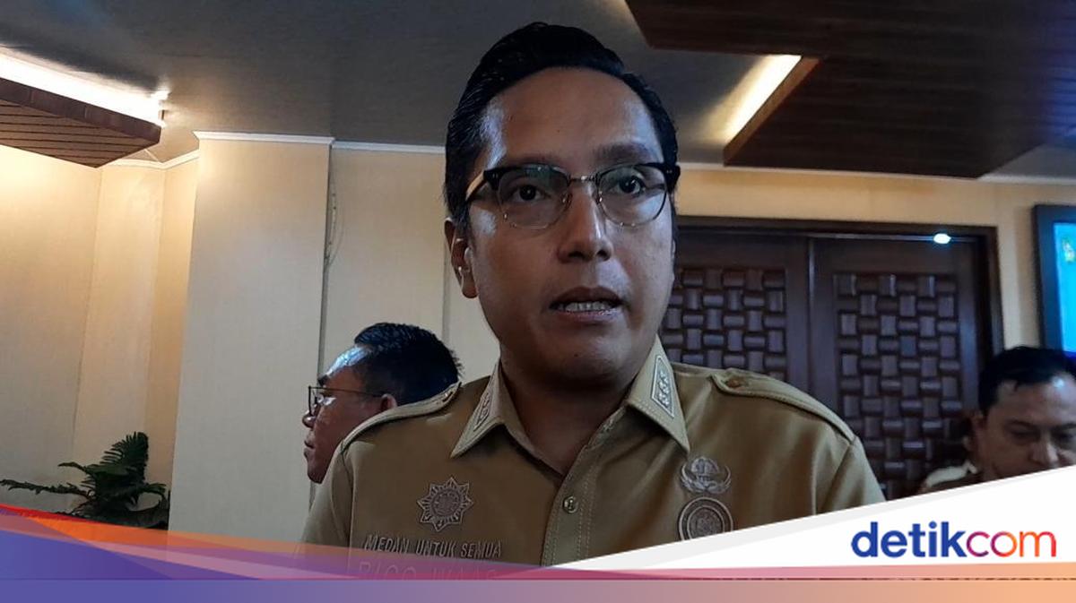 Kabut asap tebal menurunkan kualitas udara di Kota Medan