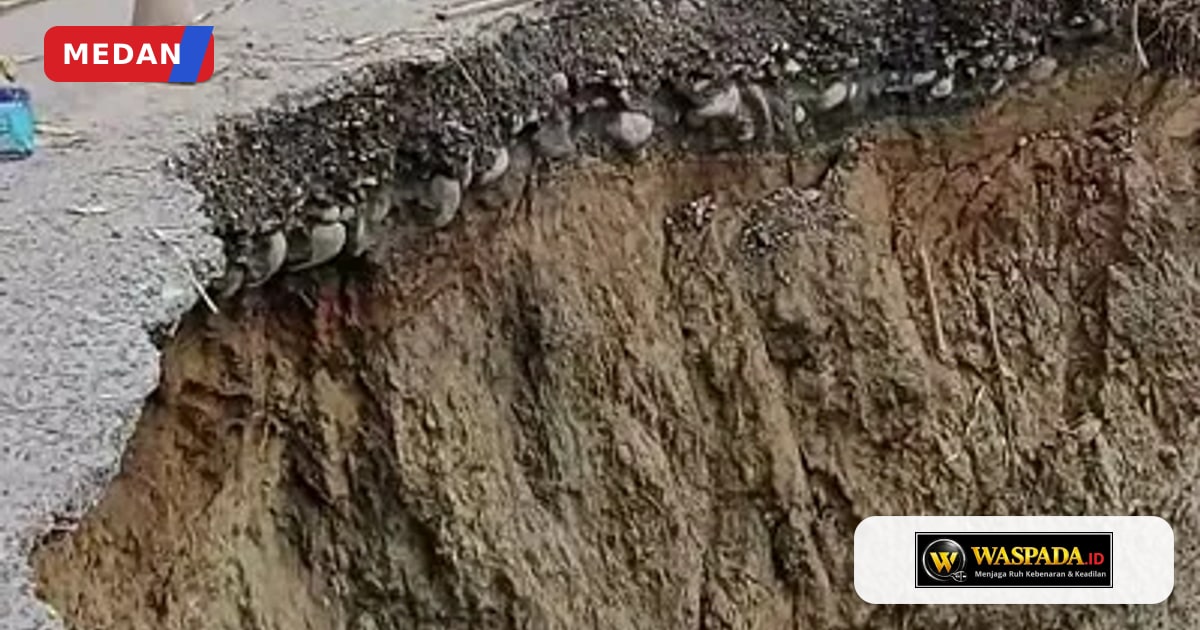 Kondisi jalan amblas di jalur Karo Langkat yang mendesak perbaikan dari Dinas BMBKCK Sumut