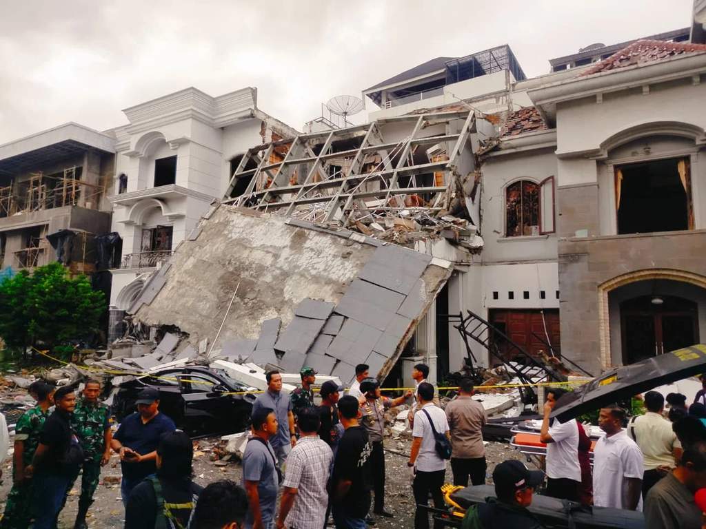 Ledakan Keras Hancurkan Rumah Mewah di Medan Polonia, Enam Orang Luka Parah