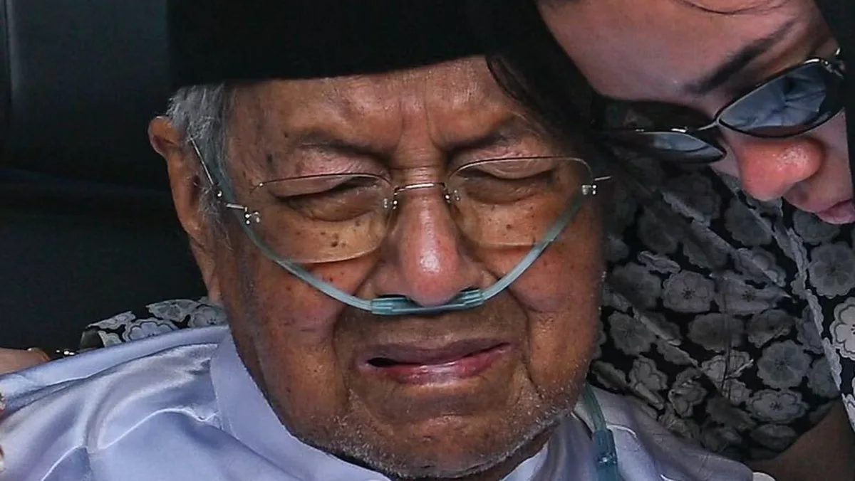 Mantan PM Malaysia Mahathir Mohamad di pemakaman Siti Hasmah Mohamad Ali di Putrajaya