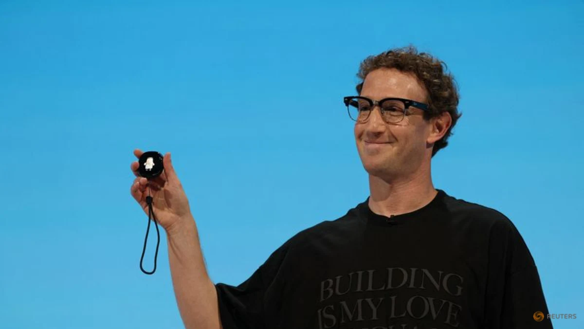 Mark Zuckerberg memperkenalkan perangkat Muse Charm dalam ajang Meta Connect di California