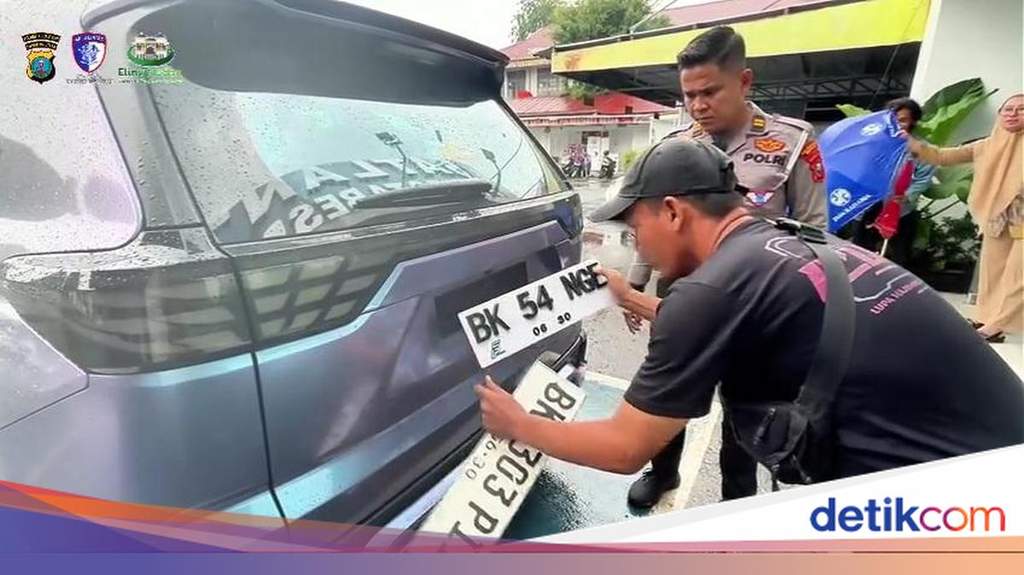 Mobil dengan pelat nomor nyeleneh BK 54 NGE yang viral di media sosial