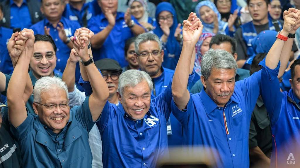 Para pemimpin koalisi politik merayakan kemenangan pemilu di Negeri Sembilan