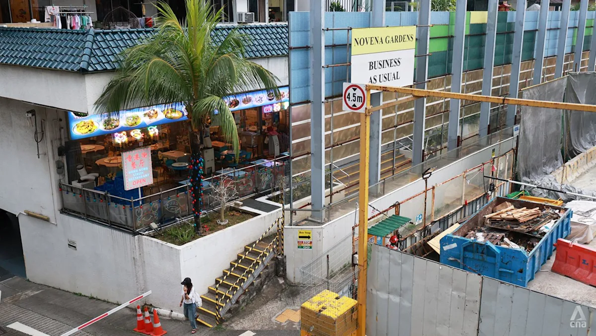 Pekerjaan konstruksi jalan raya dan pembatas proyek North-South Corridor di Singapura