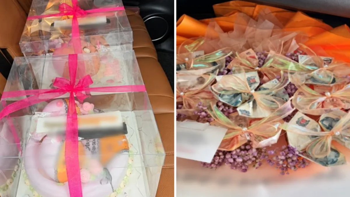 Pemeriksaan barang bawaan pelintas batas di pos pemeriksaan Singapura