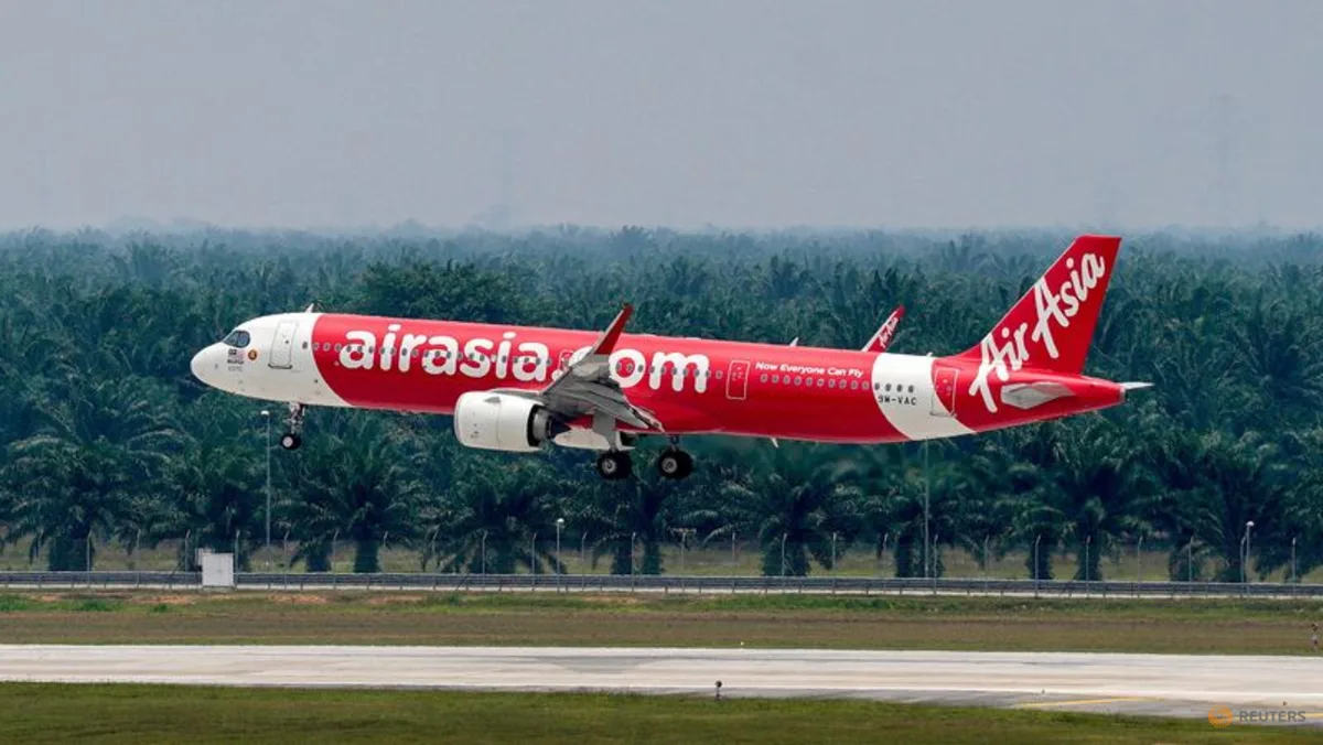 Pesawat AirAsia lepas landas di bandara Kuala Lumpur International Airport