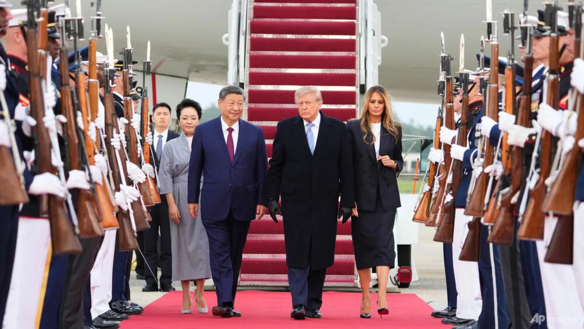 Presiden Donald Trump dan Presiden Xi Jinping berjalan bersama dalam KTT di Washington