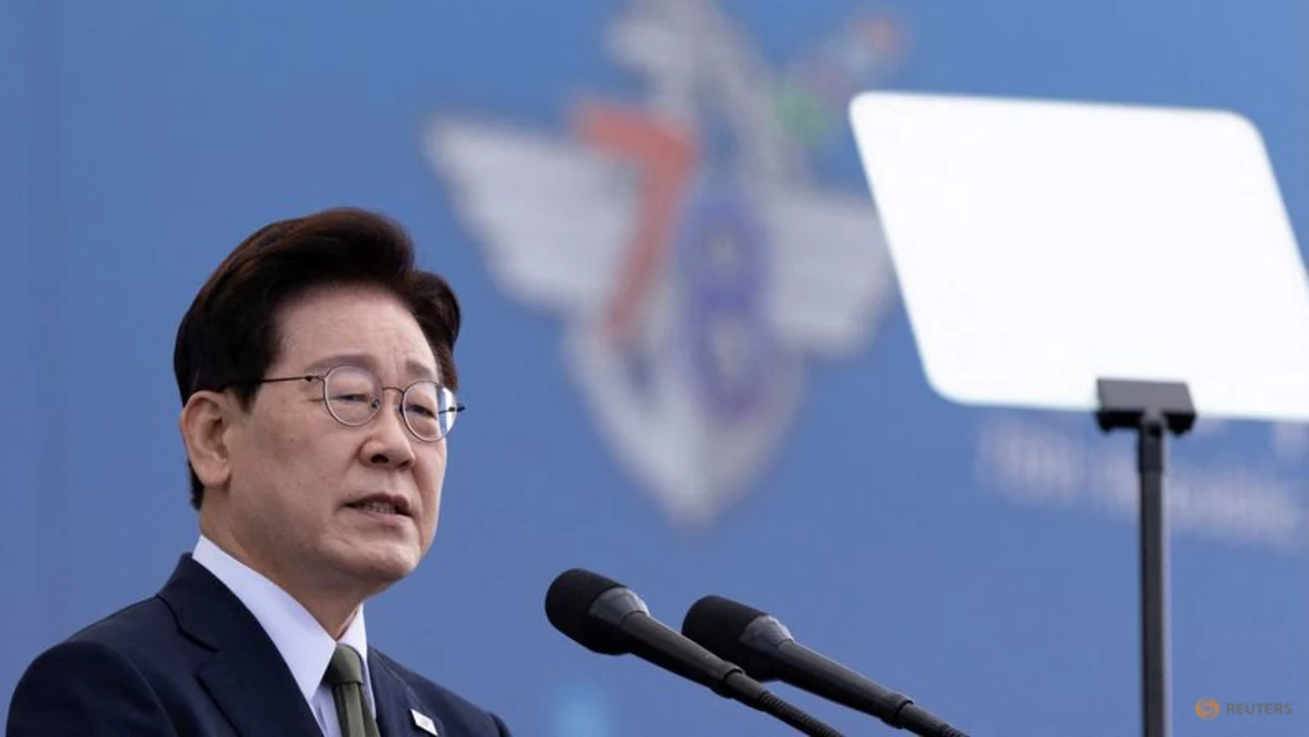 Presiden Korea Selatan Lee Jae Myung saat menyampaikan pidato di acara resmi militer