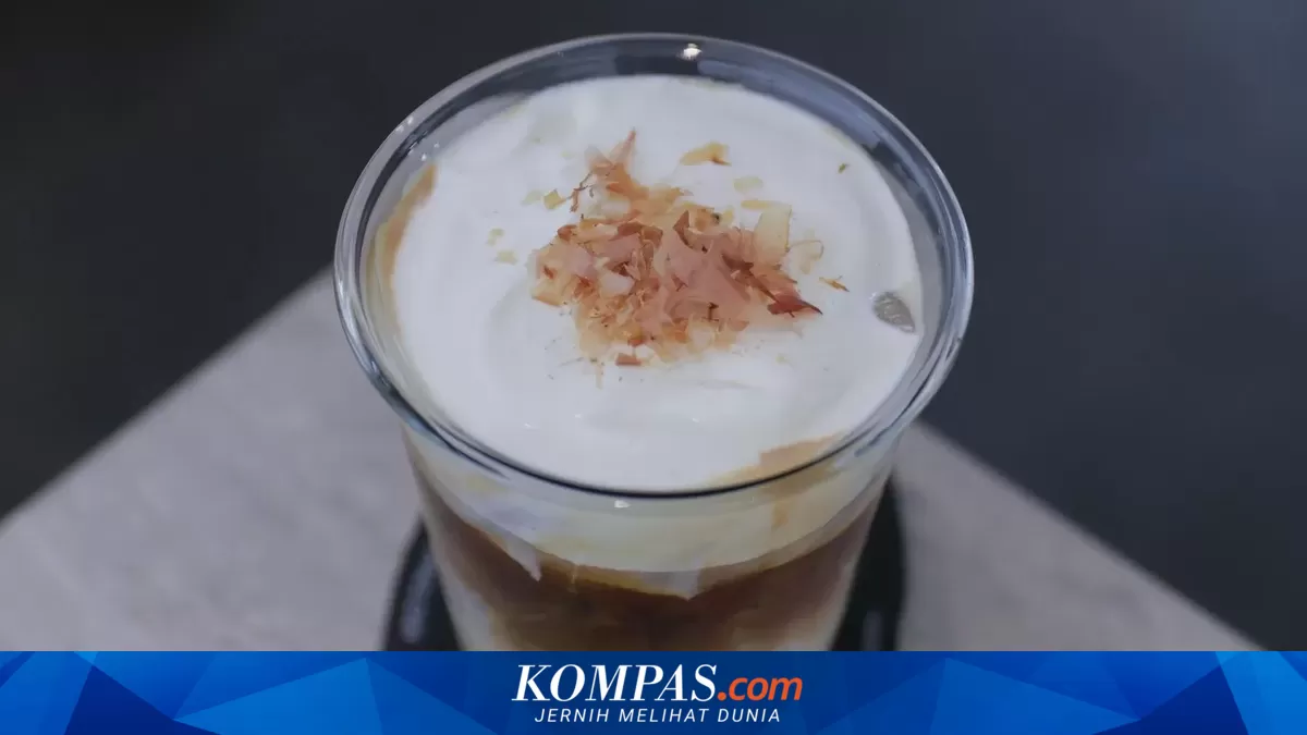 Segelas kopi pasta udang khas Vietnam dengan lapisan krim unik