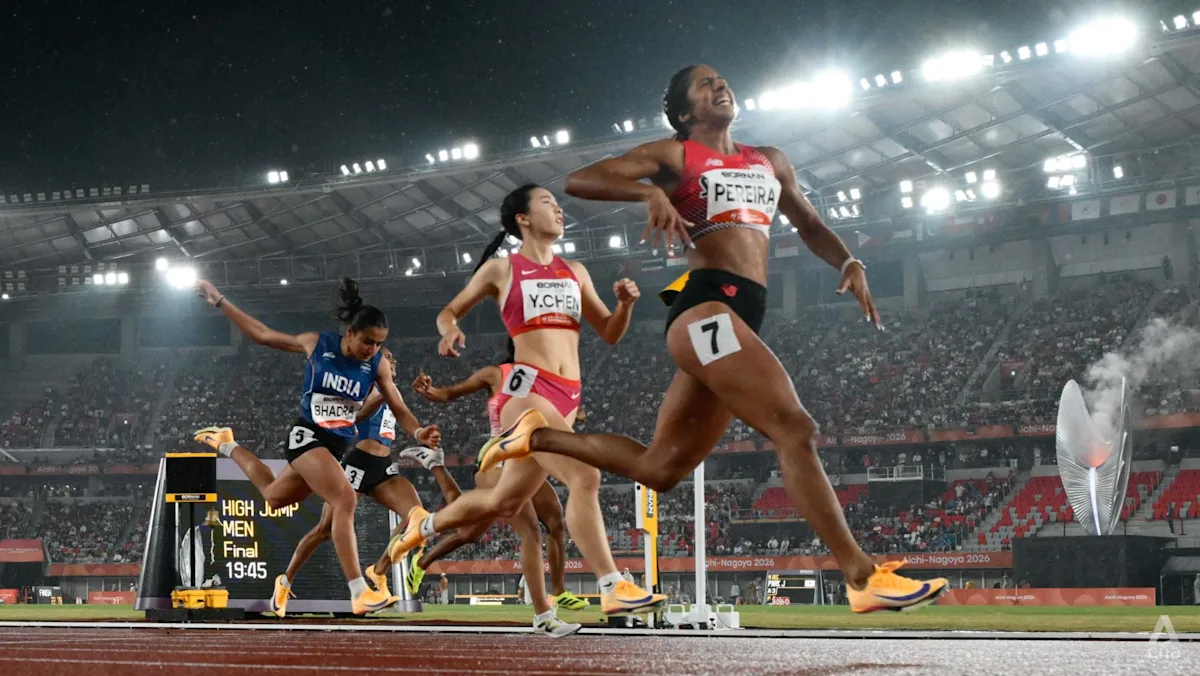 Shanti Pereira merayakan kemenangan medali emas lari 200m putri Asian Games 2026 Nagoya