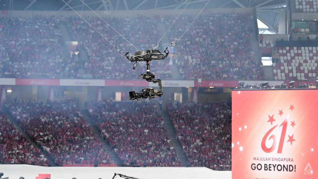 Spidercam beraksi di atas National Stadium pada gladi bersih NDP 2026