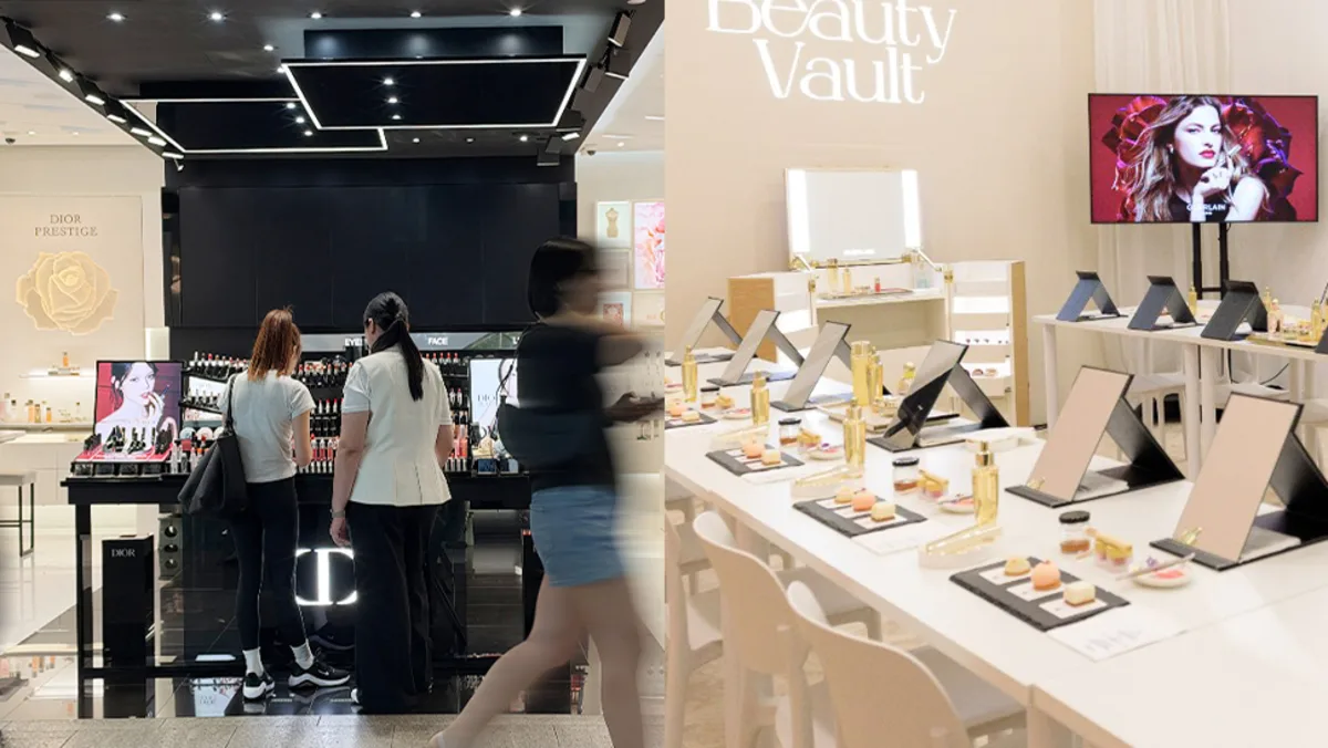 Suasana pusat perbelanjaan modern di Singapura yang menampilkan butik kecantikan interaktif