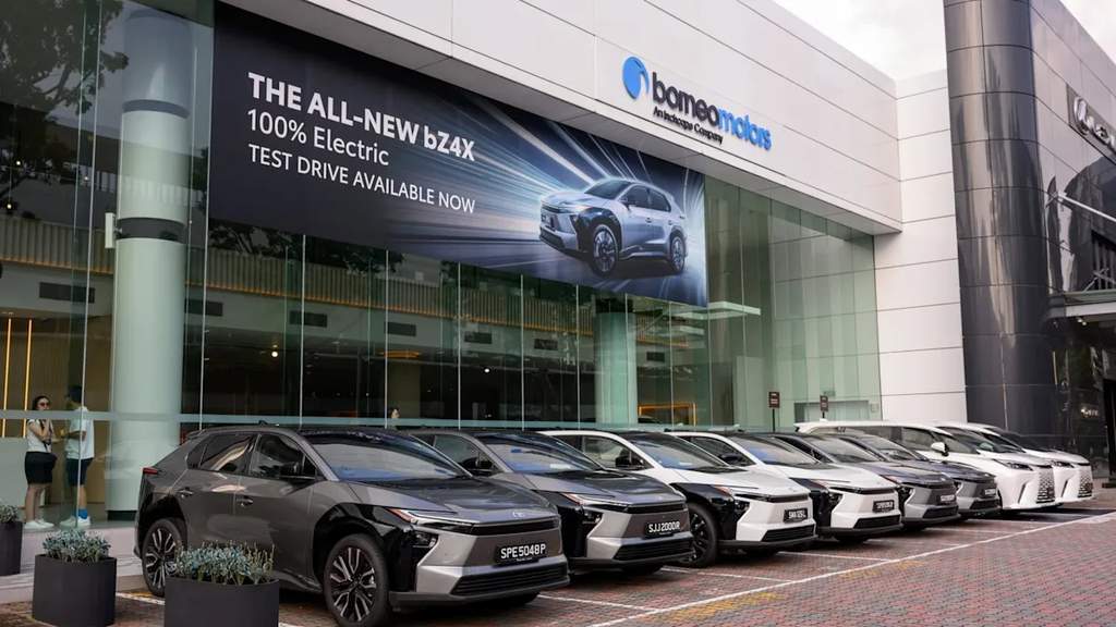 Tampak depan gedung showroom Borneo Motors di Singapura