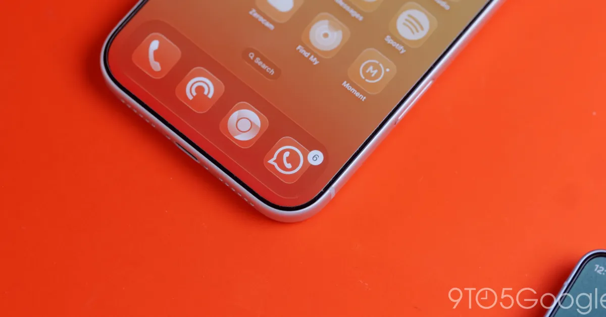 Tampilan antarmuka aplikasi Google dengan Liquid Glass di iPhone