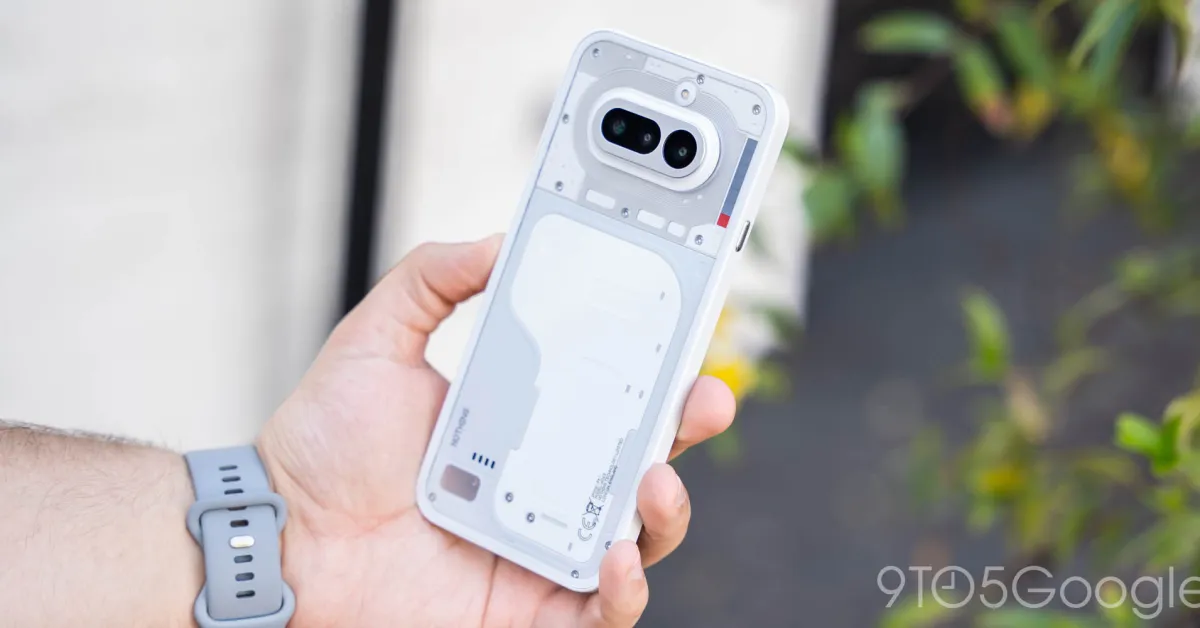 Tampilan antarmuka Nothing OS 5.0 berbasis Android 17 pada smartphone Nothing