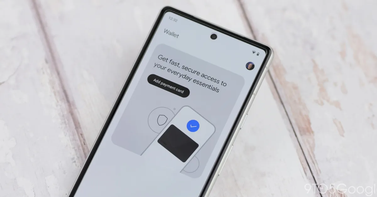 Tampilan antarmuka terbaru Google Wallet dengan desain layar penuh di Android