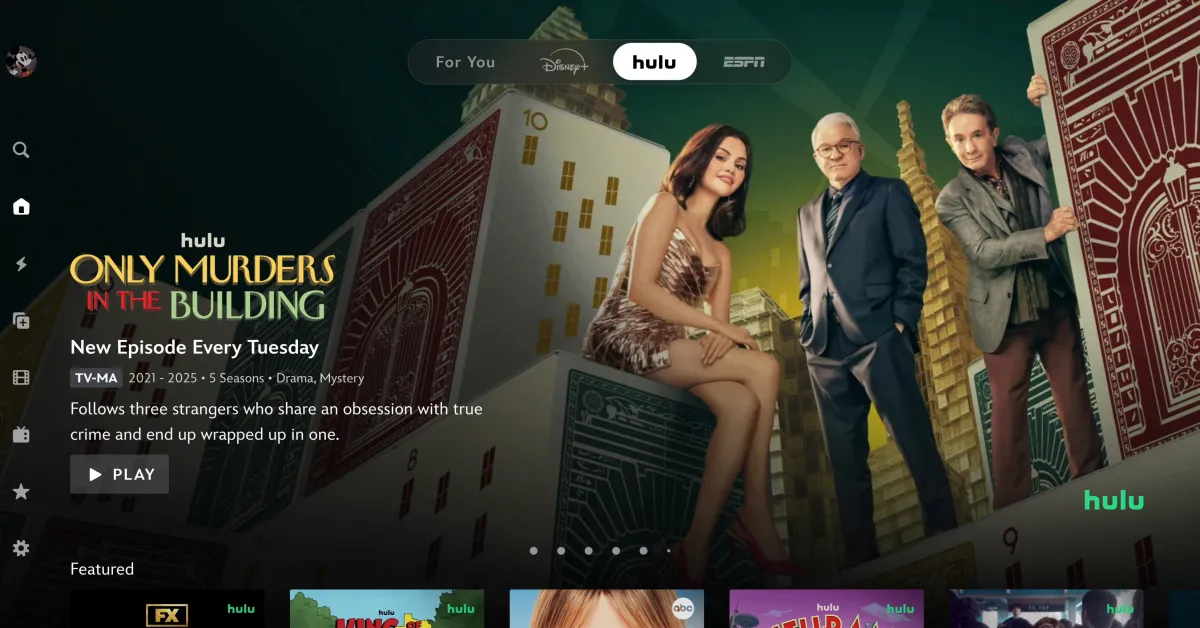 Tampilan aplikasi Disney Plus di layar gawai dengan latar belakang logo layanan streaming
