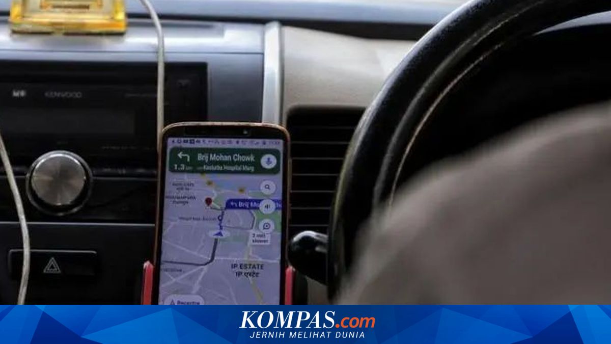 Tampilan fitur harga BBM di aplikasi Google Maps untuk pengemudi di Inggris