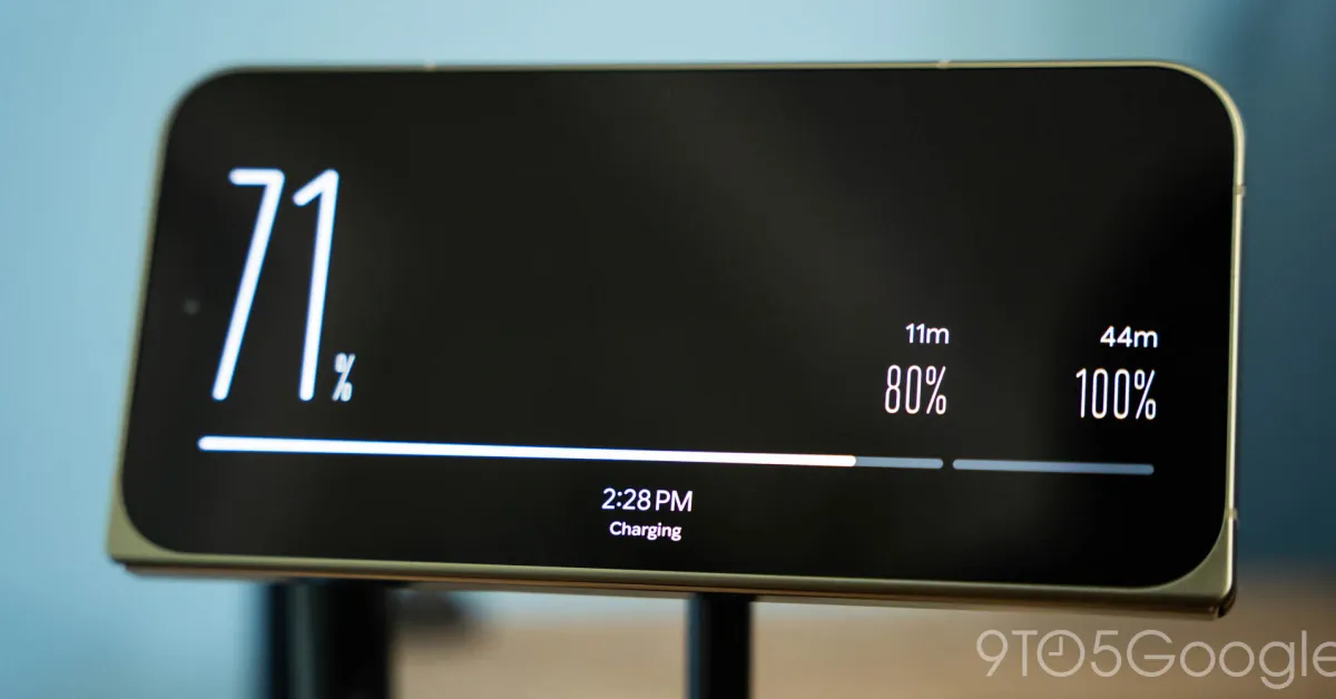 Tampilan layar Pixel 9 saat menggunakan fitur screen saver terbaru