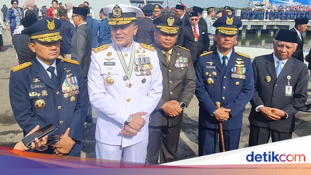 Upacara peringatan HUT ke-81 TNI di markas Kodaeral I Medan Belawan