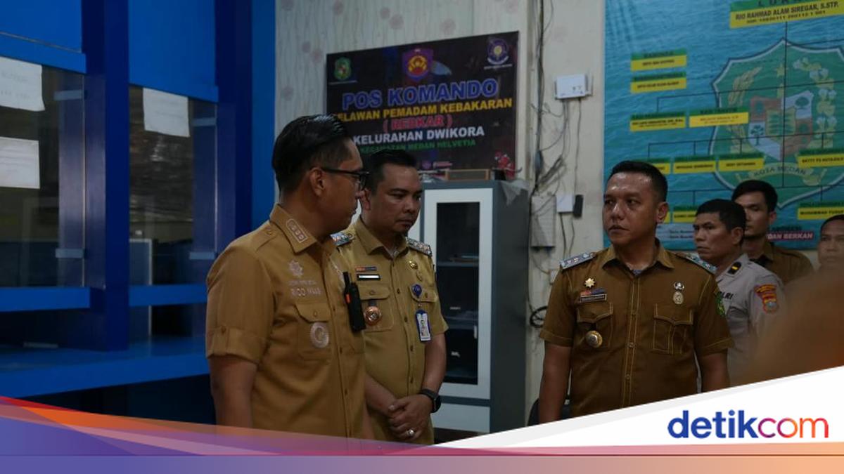 Wali Kota Medan Rico Waas saat melakukan sidak di kantor Kelurahan Dwikora