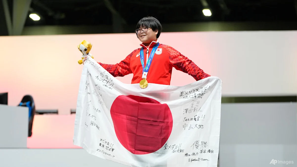 Yuki Kurihara merayakan medali emas esports Puyo Puyo Champions Asian Games di Nagoya
